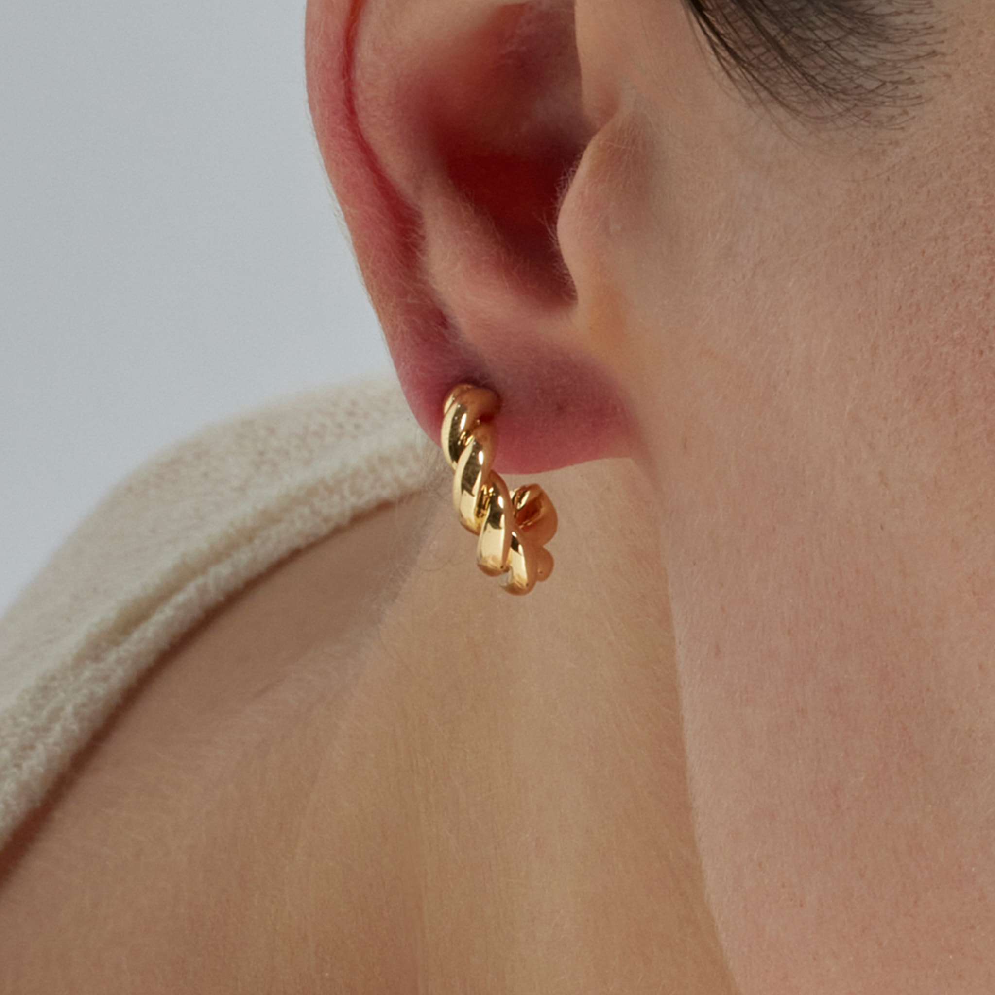 Pendientes de 17mm de diámetro acabado oro 18K