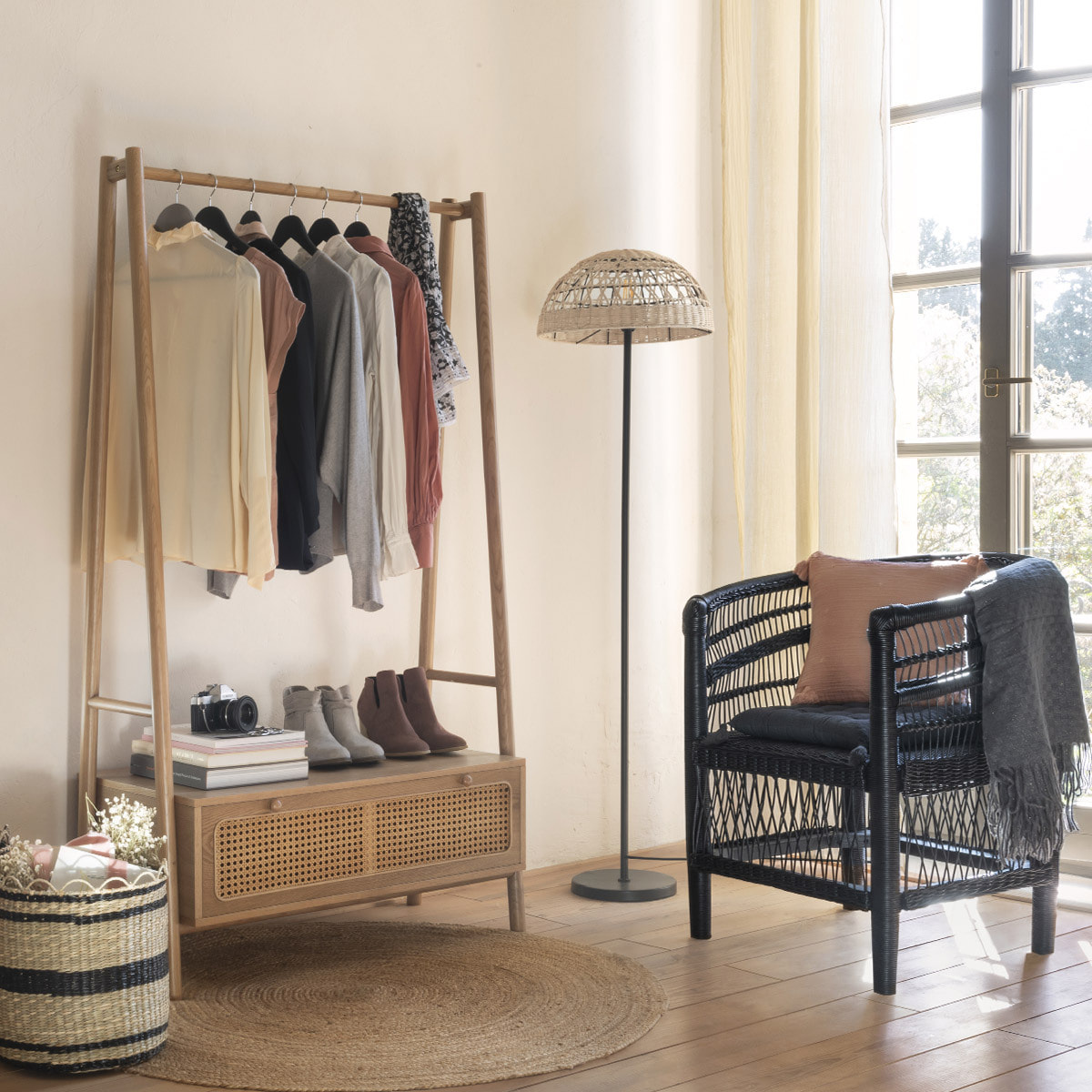 Fauteuil "Malevio" en acajou & rotin H82cm noir