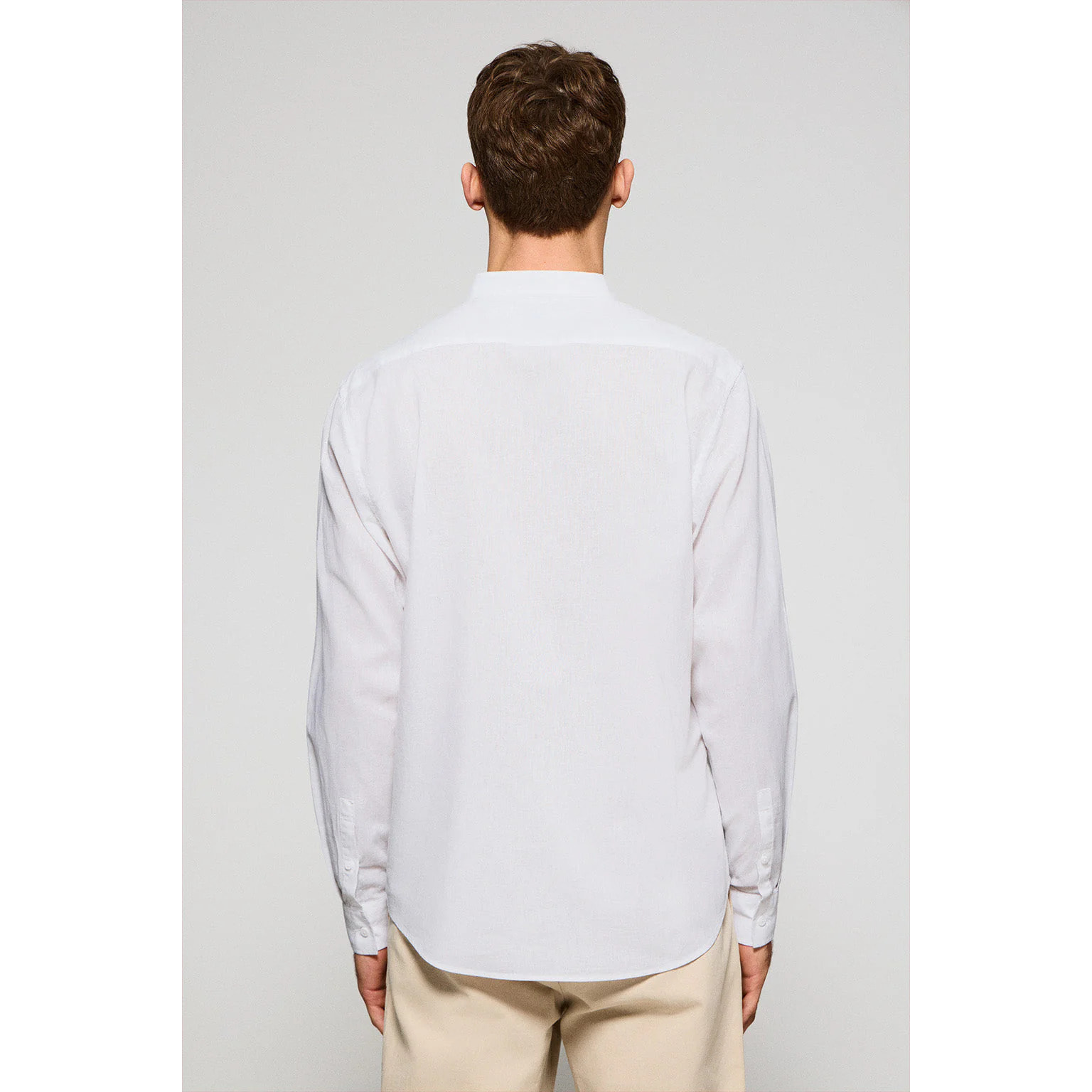 Camisa blanca de cuello mao de lino y algodón con bordado Rigby Go