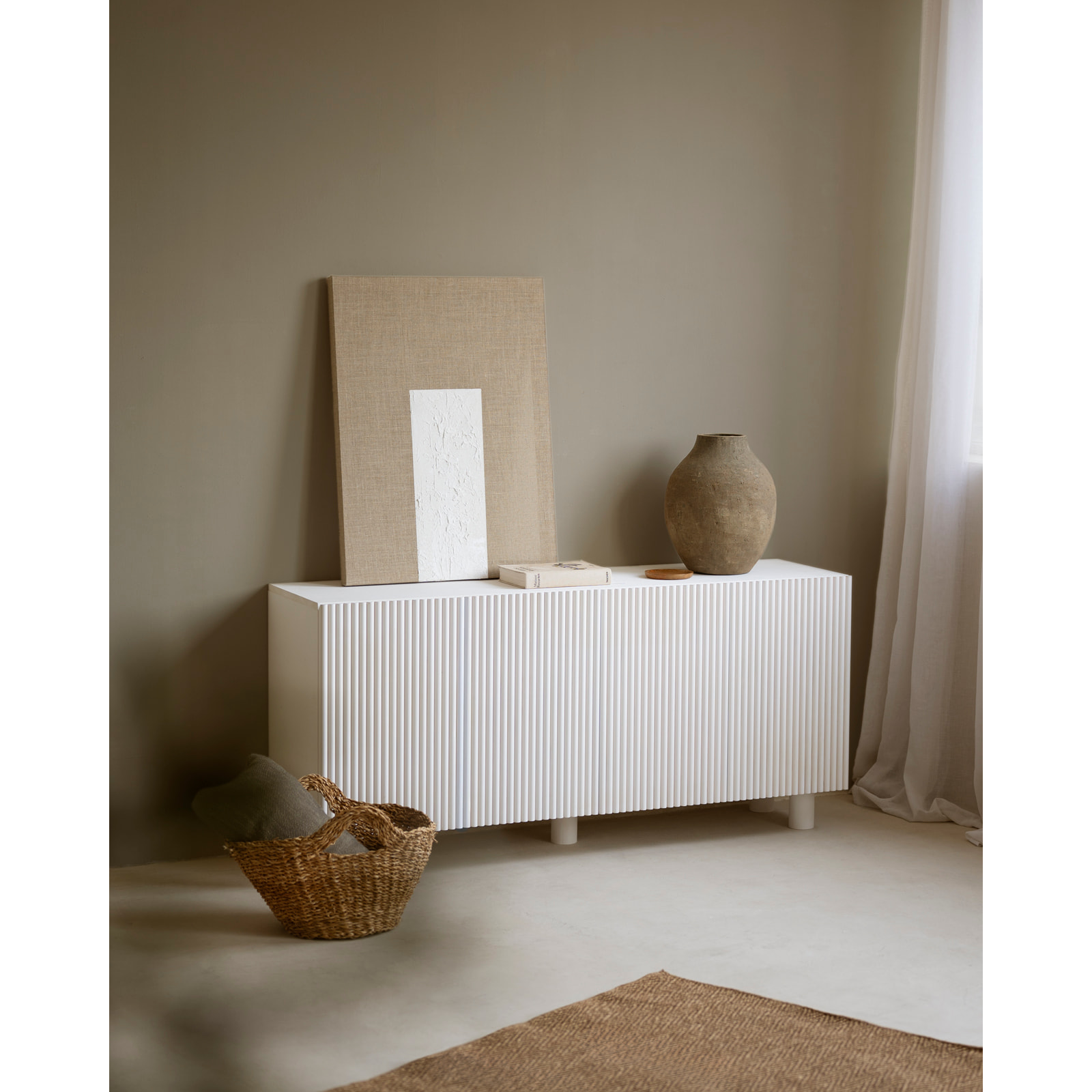 Buffet en bois de sapin et pin en ton blanc 152x42cm Hauteur: 71 Longueur: 152 Largeur: 42