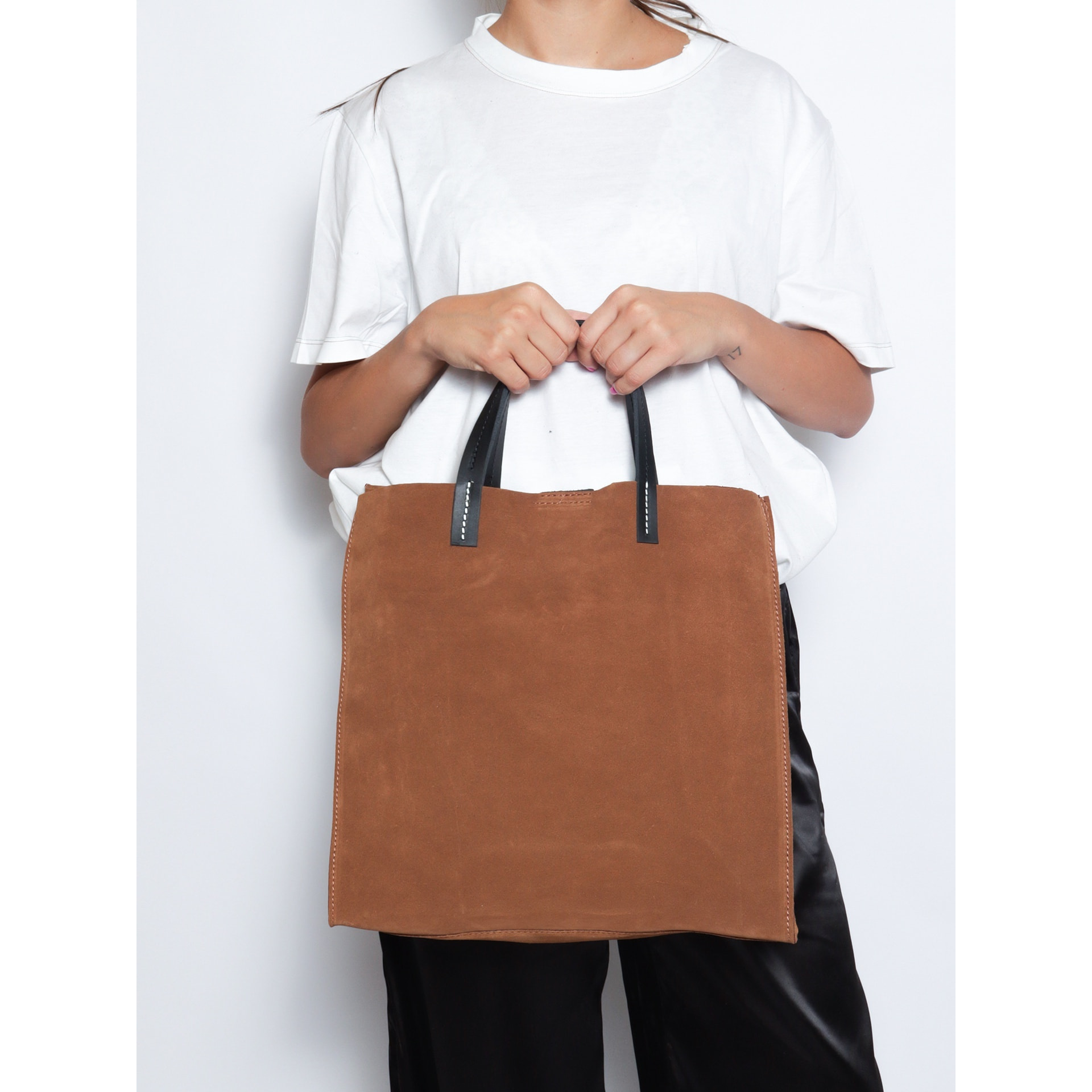 Borsa a mano da donna Made in Italy - Modello Novara Lux - Pelle Scamosciata - 34.5 x 32.0 x 17.0 cm