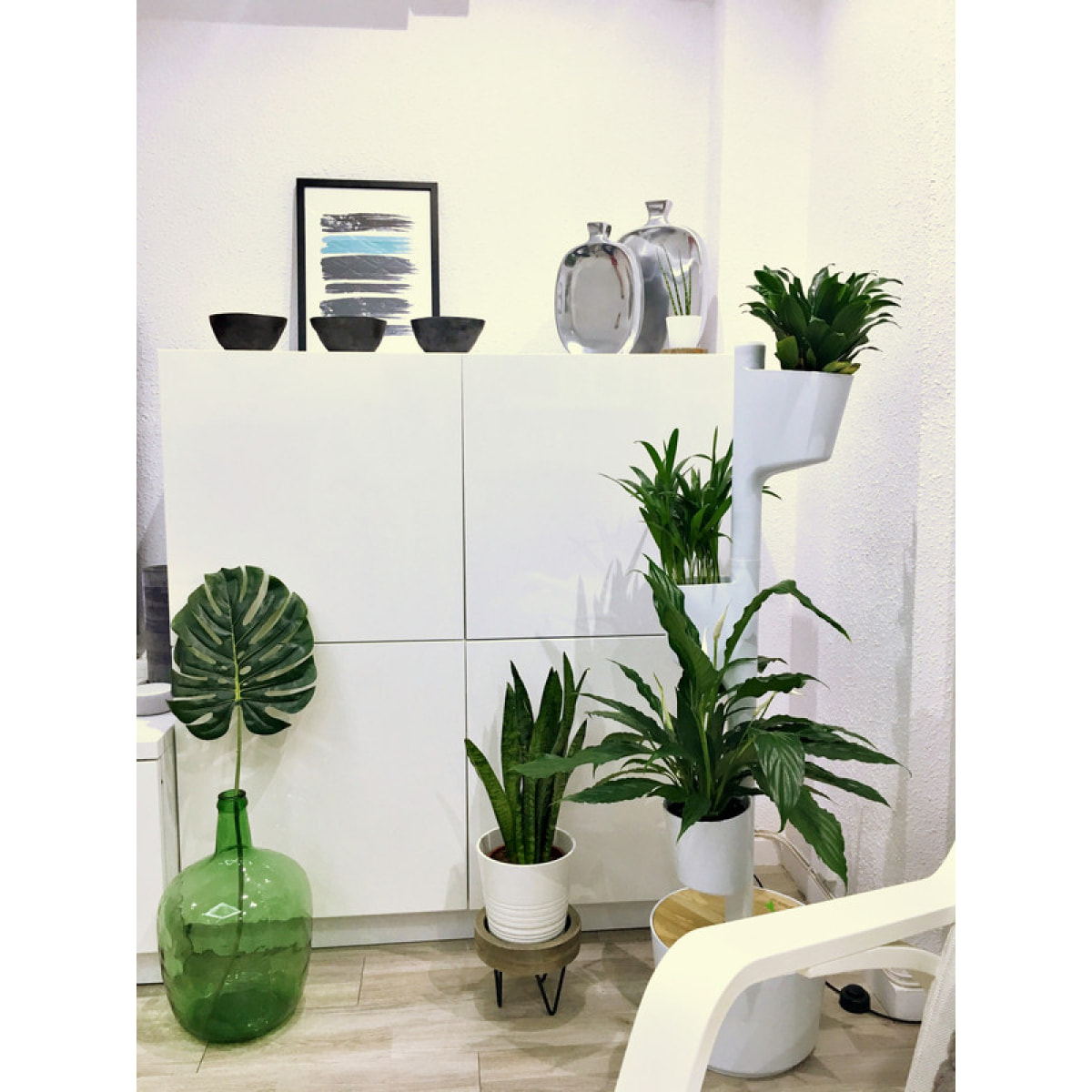 Jardinera vertical con plantas de interior; blanco de 3 macetas con riego automático