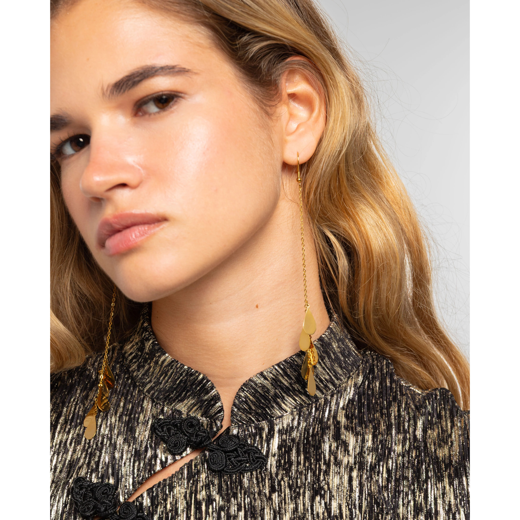 Pendientes de acero con cadena y gotas colgantes