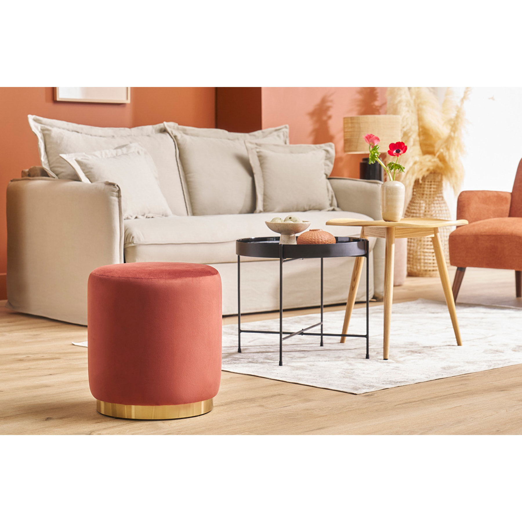 Pouf rond en velours rouge tomette et métal doré D40 cm AMAYA