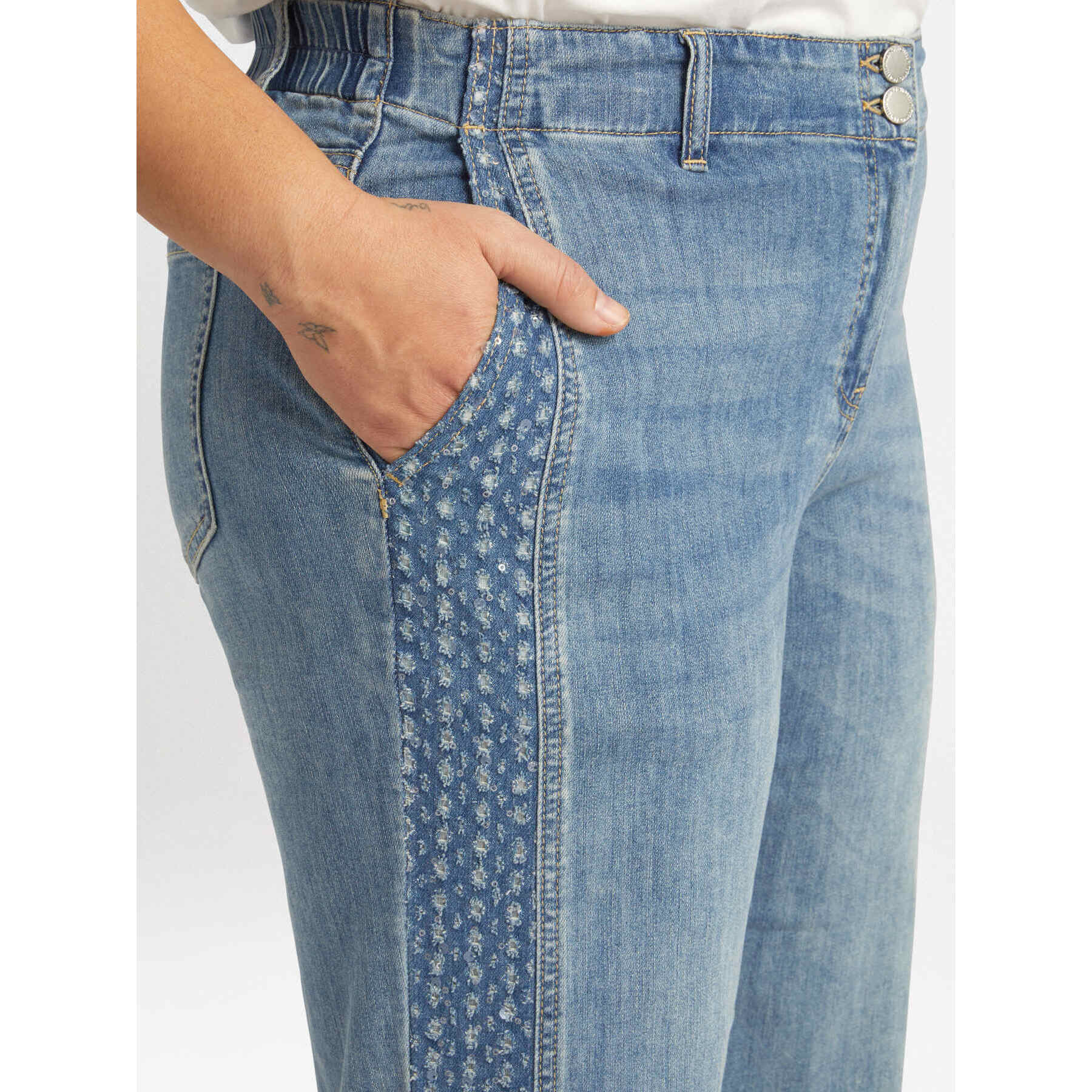 Fiorella Rubino - Jeans cropped con inserti ricamati - Azzurro