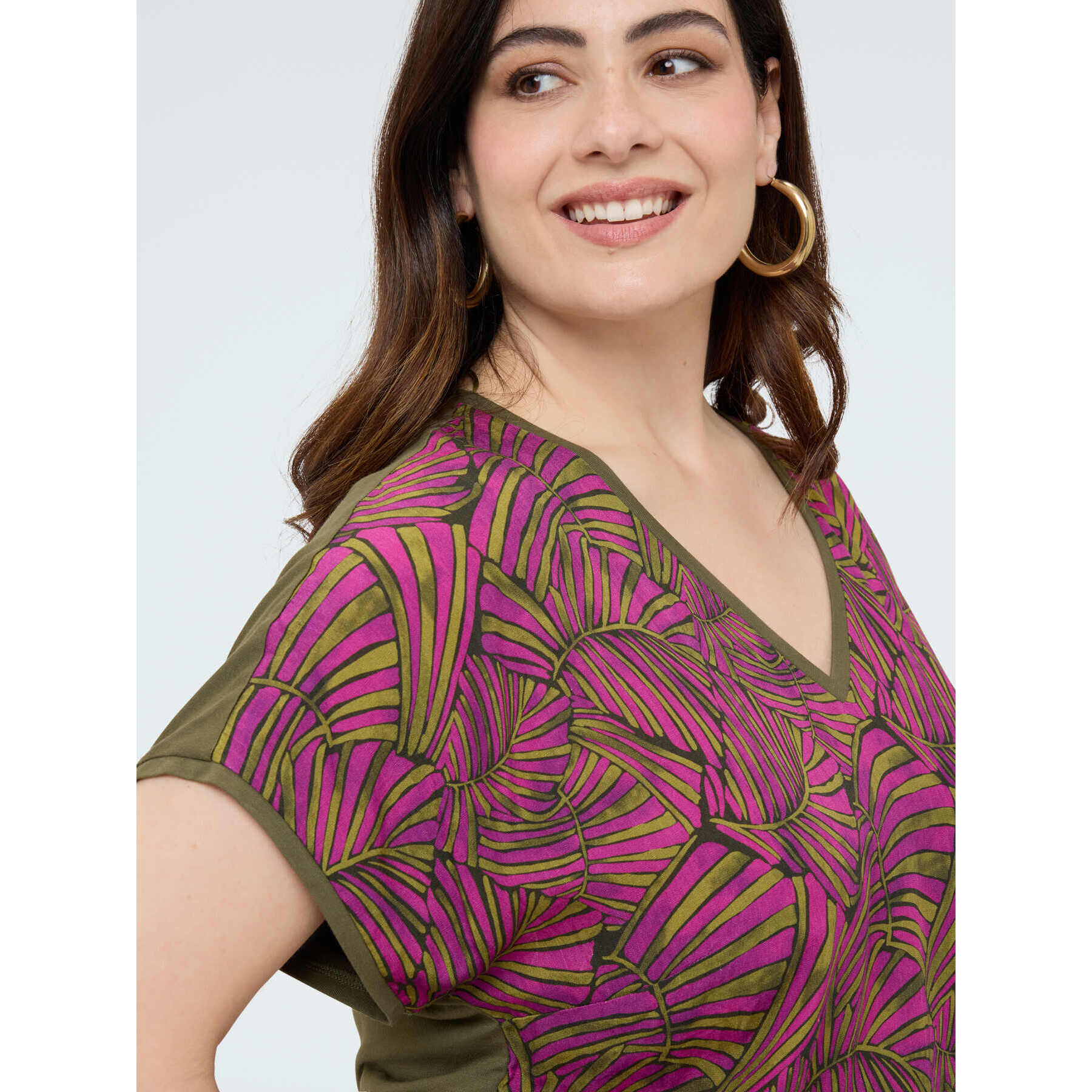 Fiorella Rubino - Camiseta bimaterial con estampado y mangas kimono - Verde militare
