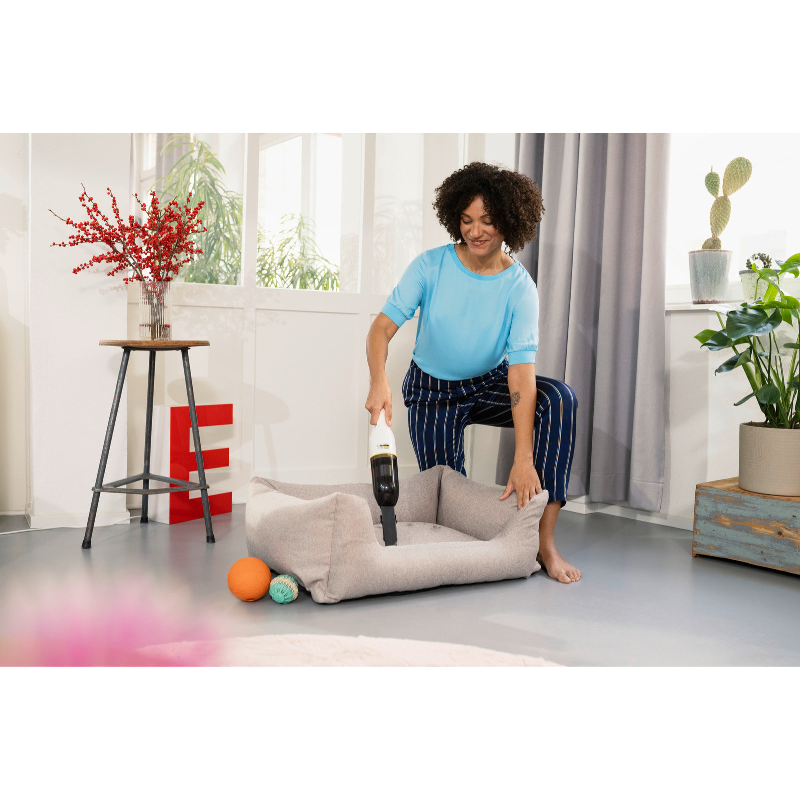 Aspirateur à main Karcher CVH 2 (Blanc) - Autonomie 10 min- Léger et maniable