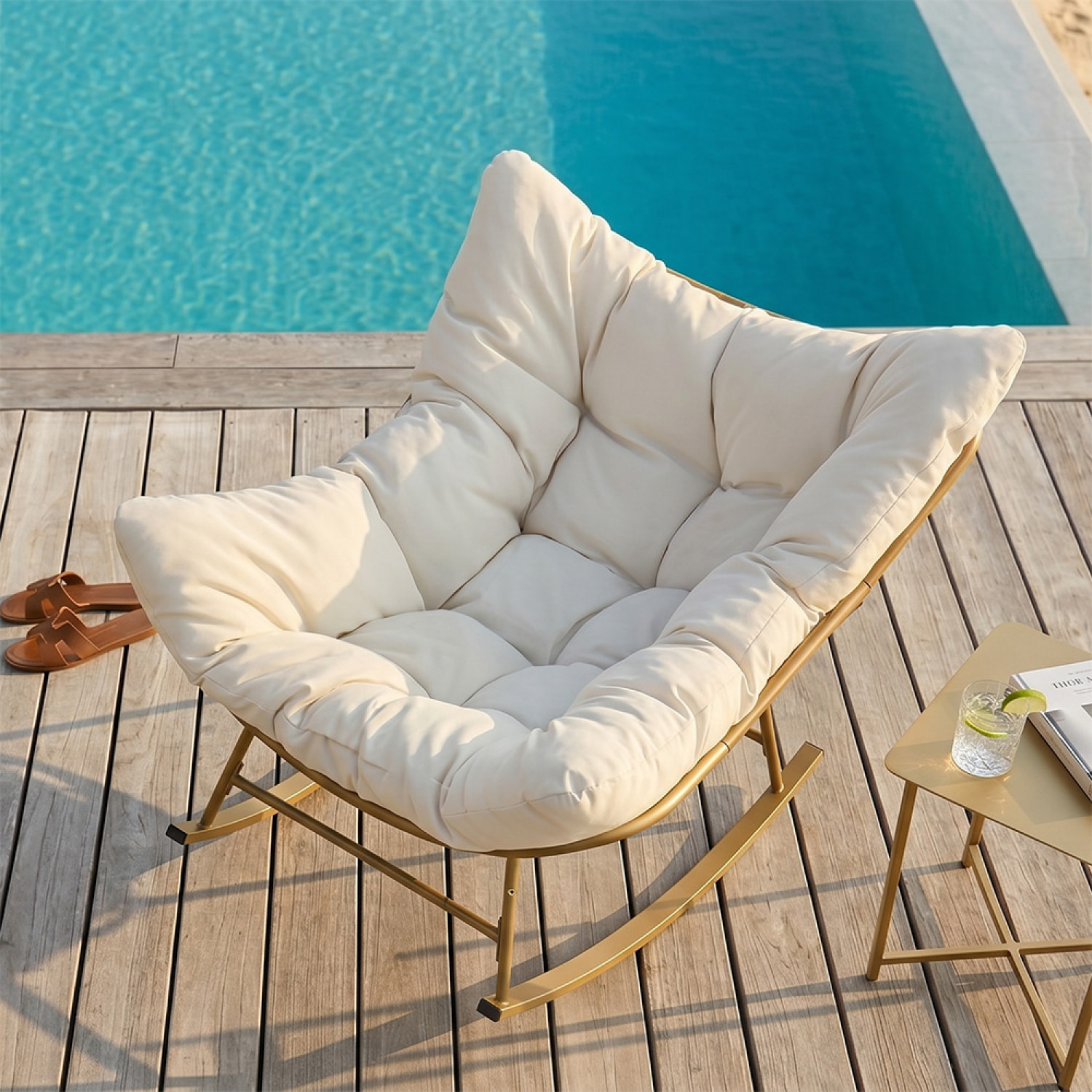 Fauteuil à bascule d'intérieur et d'extérieur beige LUMBISI