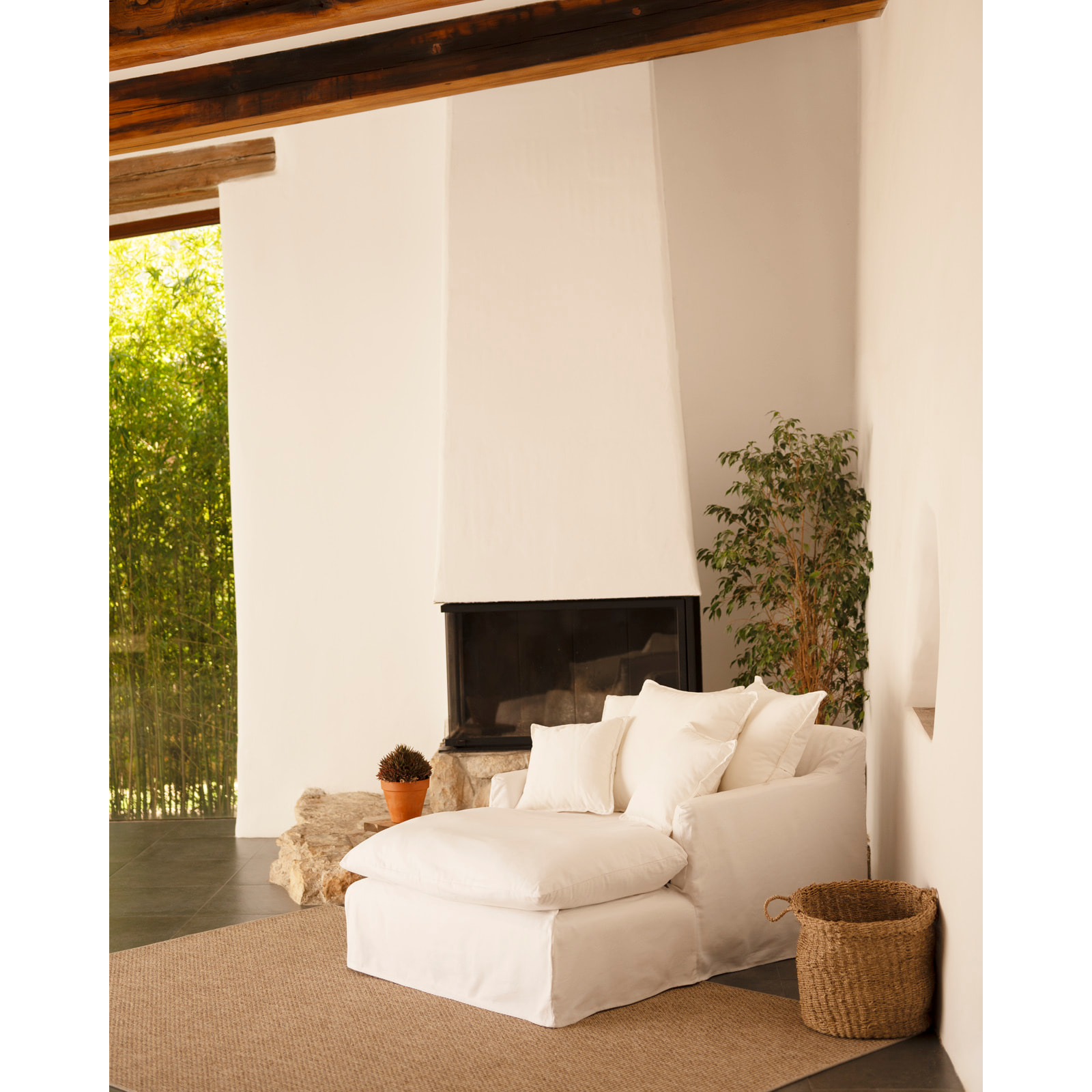 Sillón de algodón y lino color blanco de 115x170cm Alto: 73 Largo: 170 Ancho: 115