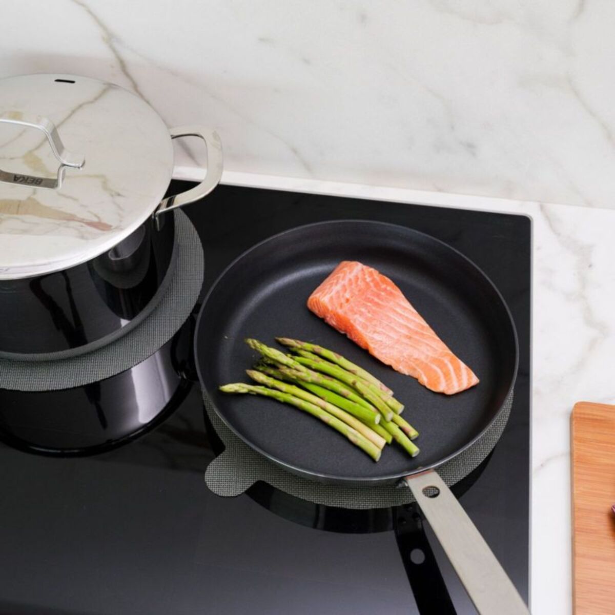 Protège plaque NOSTIK en silicone, lot de 4, induction uniquement