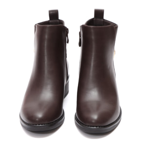 Stivaletti in simil pelle con fibbia dorata