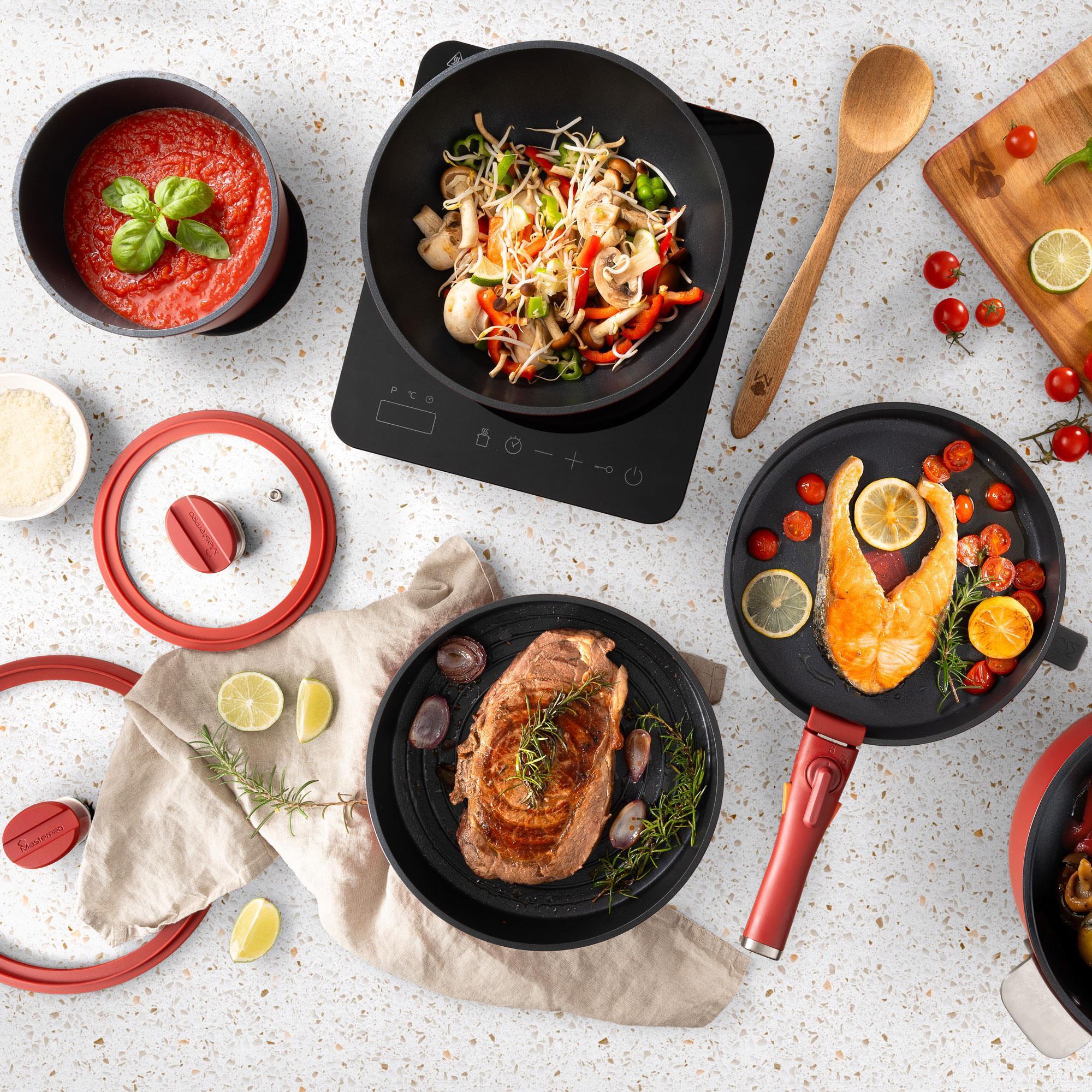 MasterPRO Share & Play Batería de cocina apilable de 10Pcs, Color Rojo, Mango extraíble, Aluminio fundido, Revestimiento cerámico, Control térmico