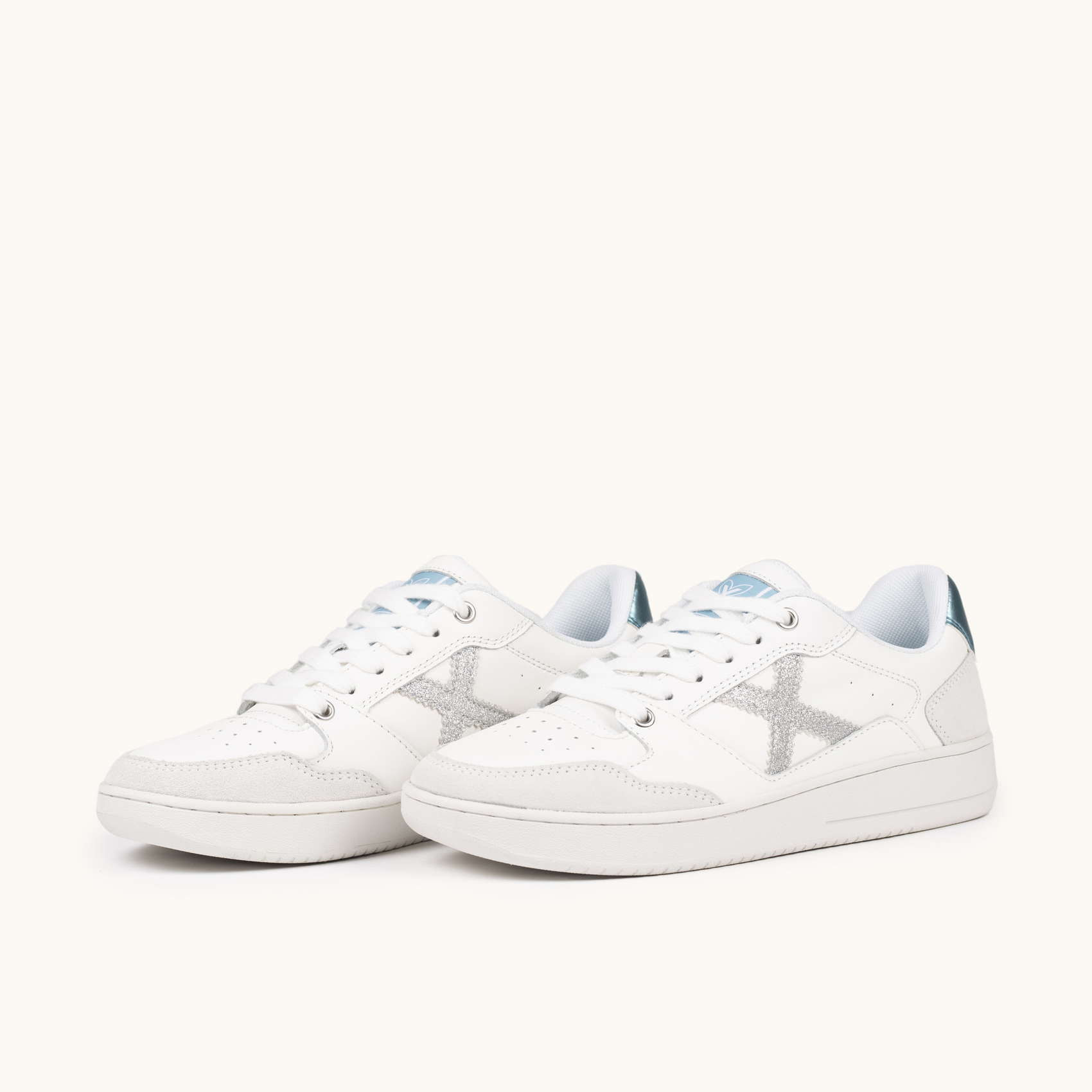 Zapatilla Deportiva Blanca con Glitter y Detalles Azules MUNICH LEGIT WMN 111