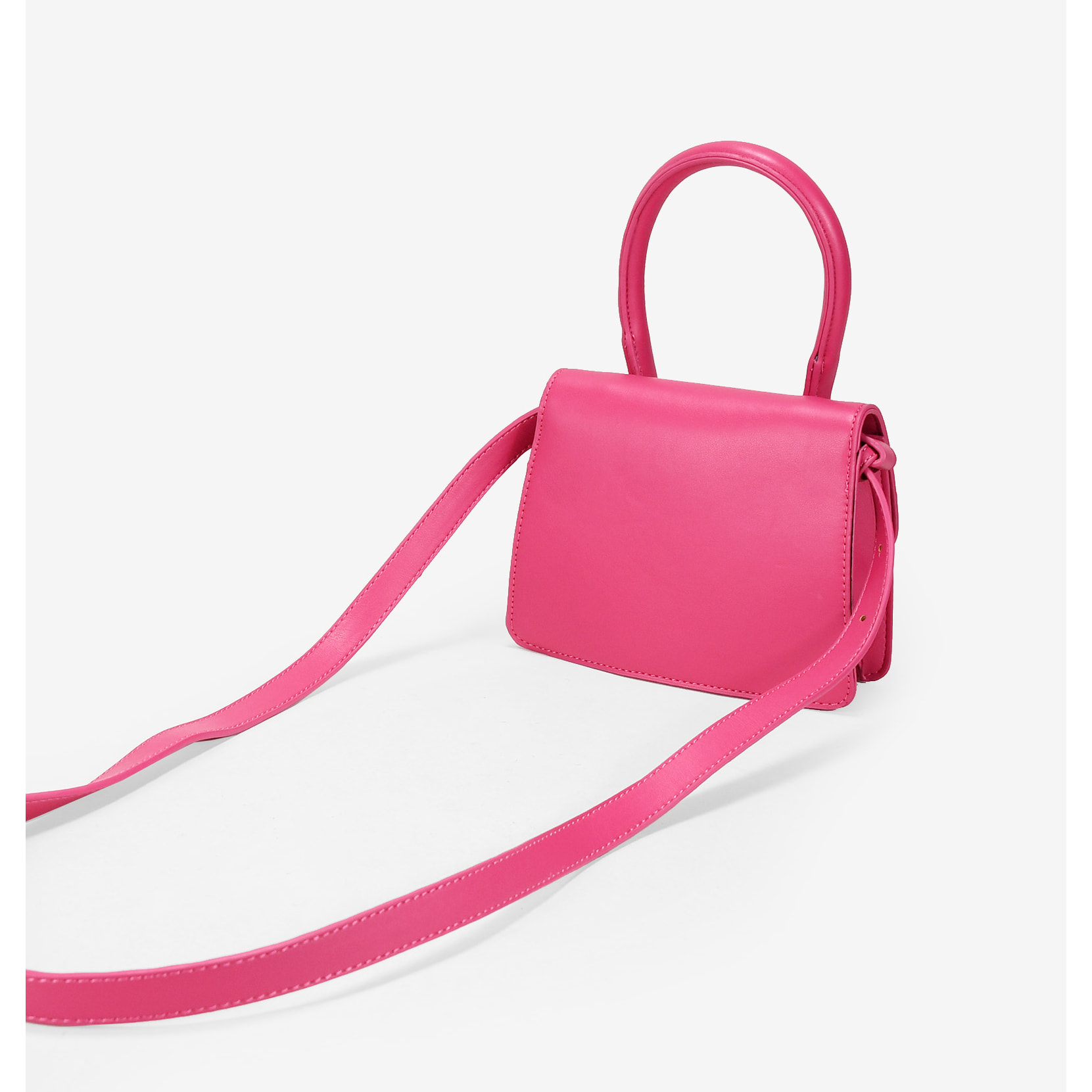 Bolso pequeño rosa con solapa y broches