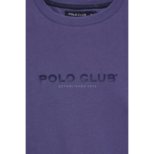 Camiseta violeta azulado de cuello redondo y logo engomado
