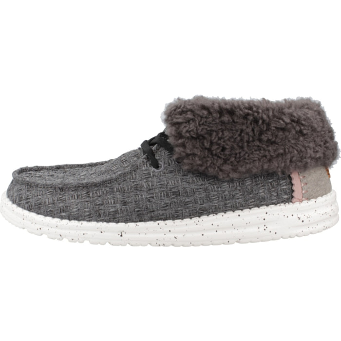 Zapatos Casual Mujer de la marca HEY DUDE  modelo WENDY FOLD STITCH COZY Gray