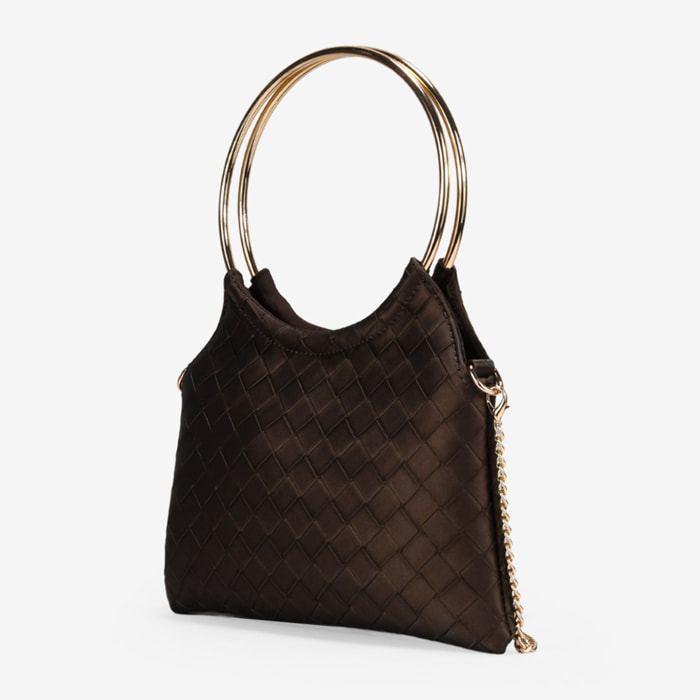 Bolso de fiesta marrón trenzado con asas metálicas