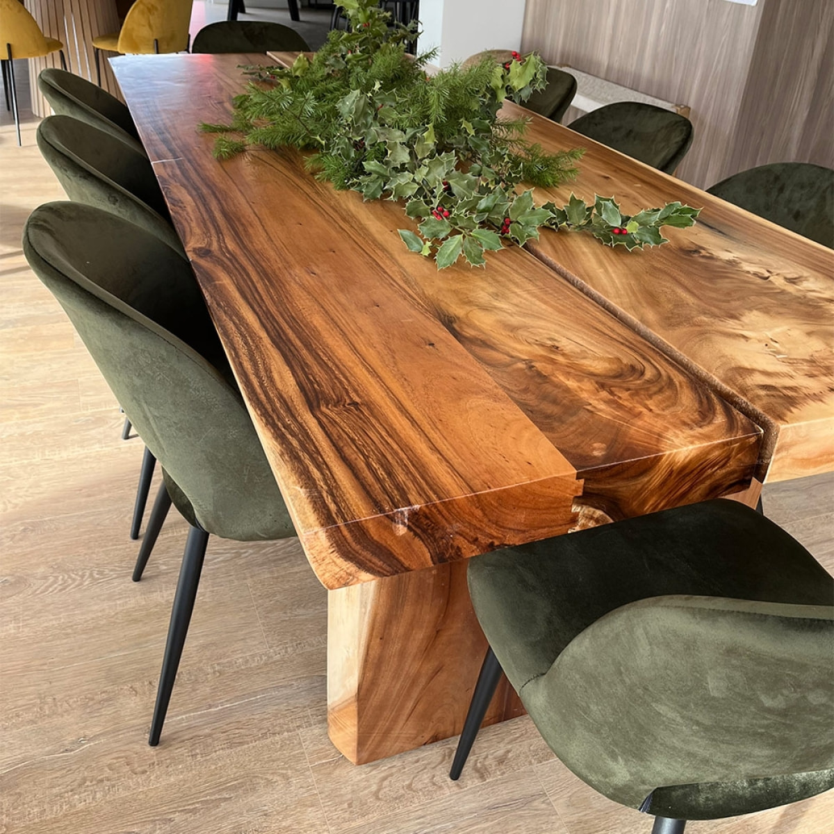 Table rectangulaire Tanah 8 personnes en bois 220 cm