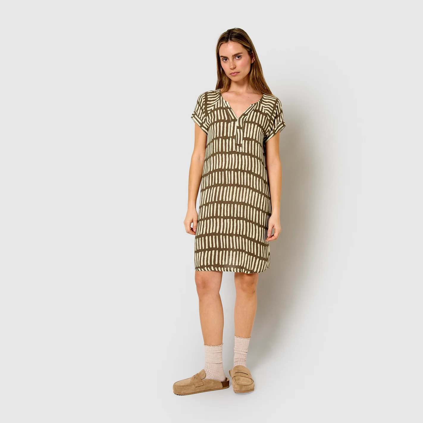 Vestido corto bambula detalles plisados lemona marrón