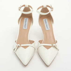 Sandali in simil pelle verniciata con tacco a rocchetto