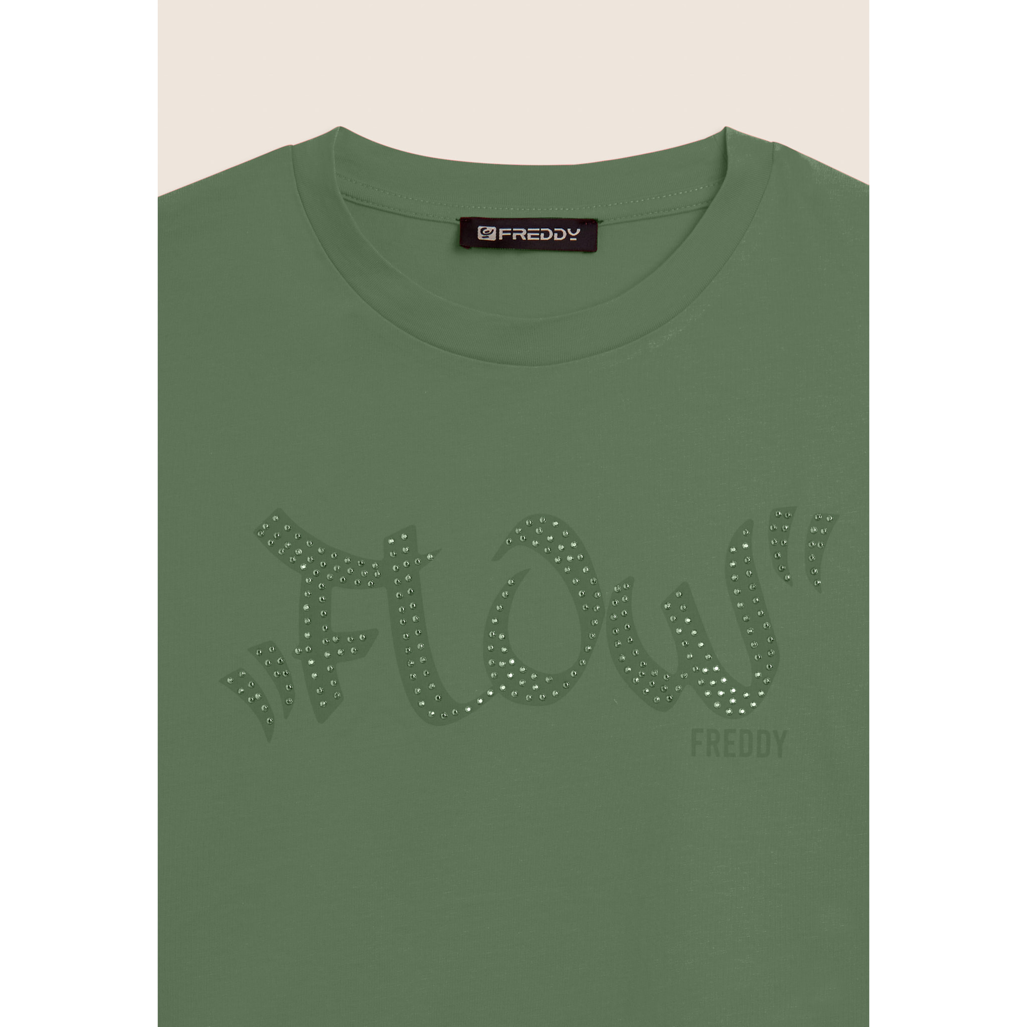 T-shirt Cropped con grafica "FLOW" e borchie