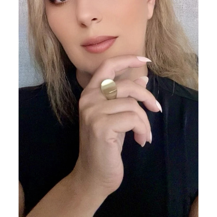 Anillo Mi Curva en dorado chapado latón