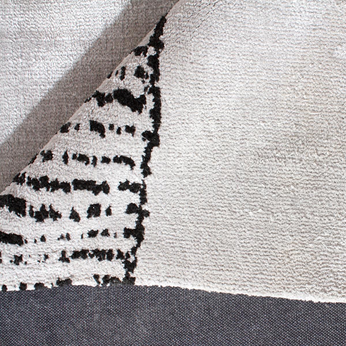 Tapis tufté à la main aux motifs géométriques