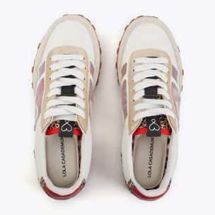 Sportivo in rete e tessuti diversi