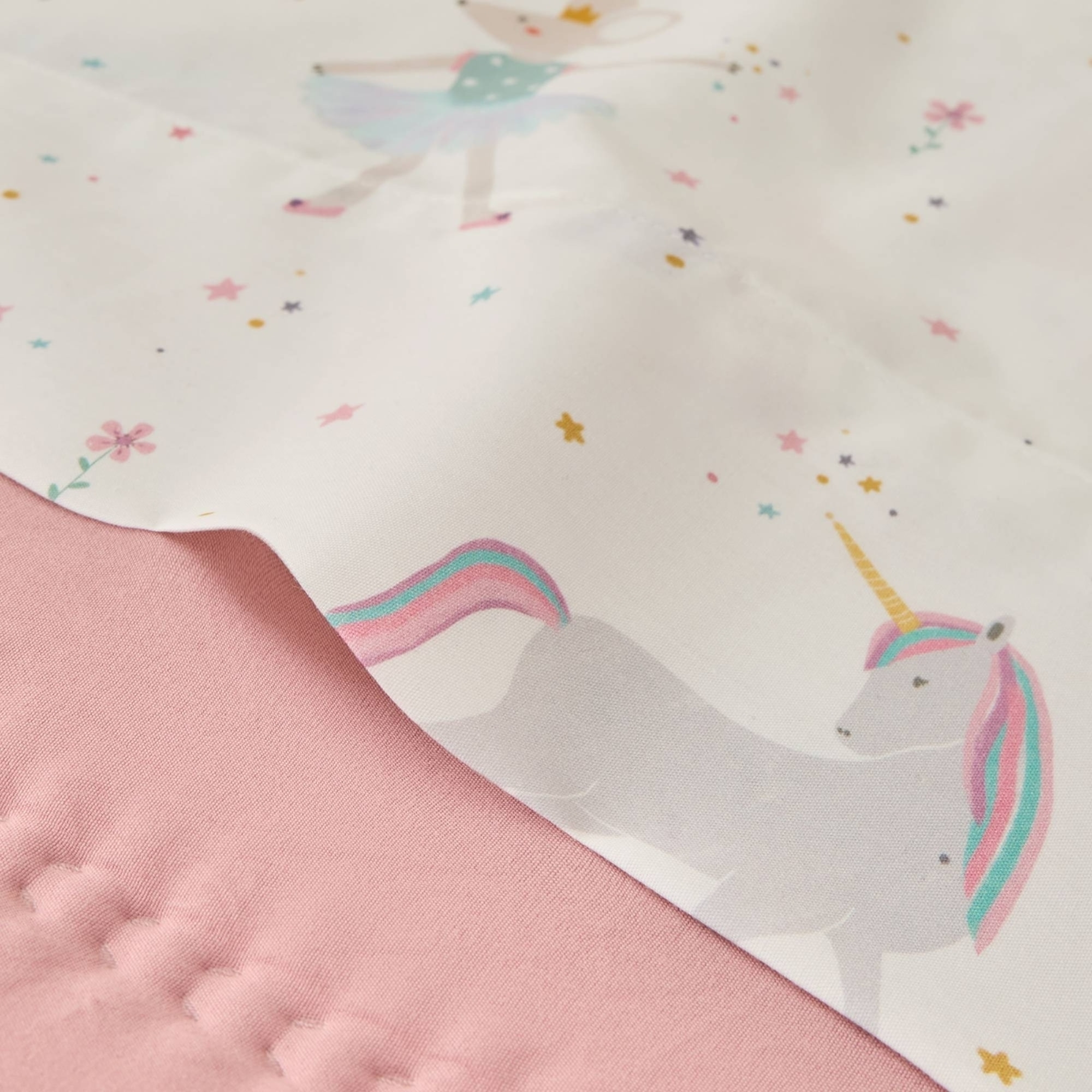 Sábana de algodón percal 180 hilos con estampado de unicornios y princesas Carmis color blanco 100% Algodón percal