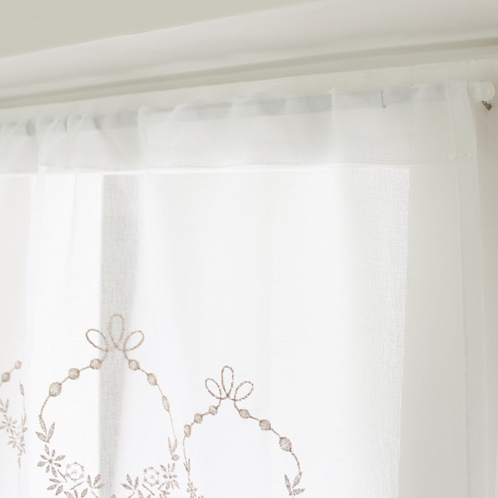 Paire de petits voilages ornée de broderies - Beige