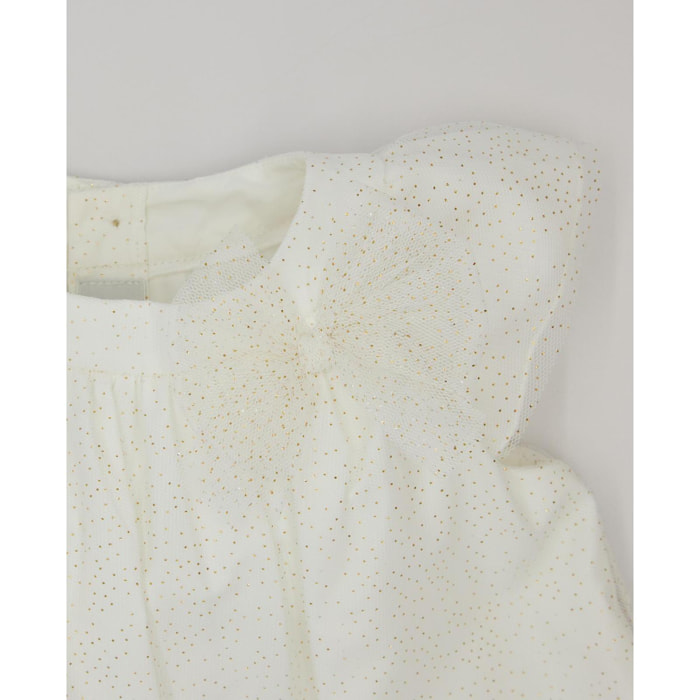 Vestido de tul con glitter. Cuello fruncido y lazo.