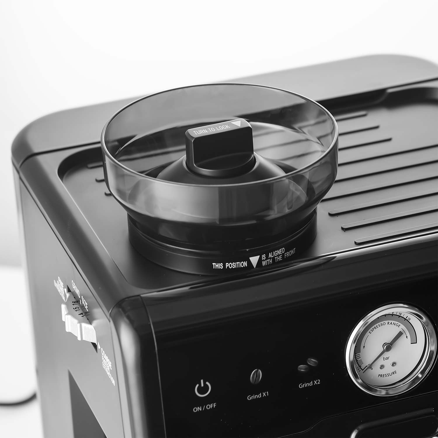 Cafetera de 2200W con 20 niveles de molido y sistema dual para café frío o caliente. Pantalla táctil, varilla de vapor, 20 bar de presión y tanque de 2,6 L.