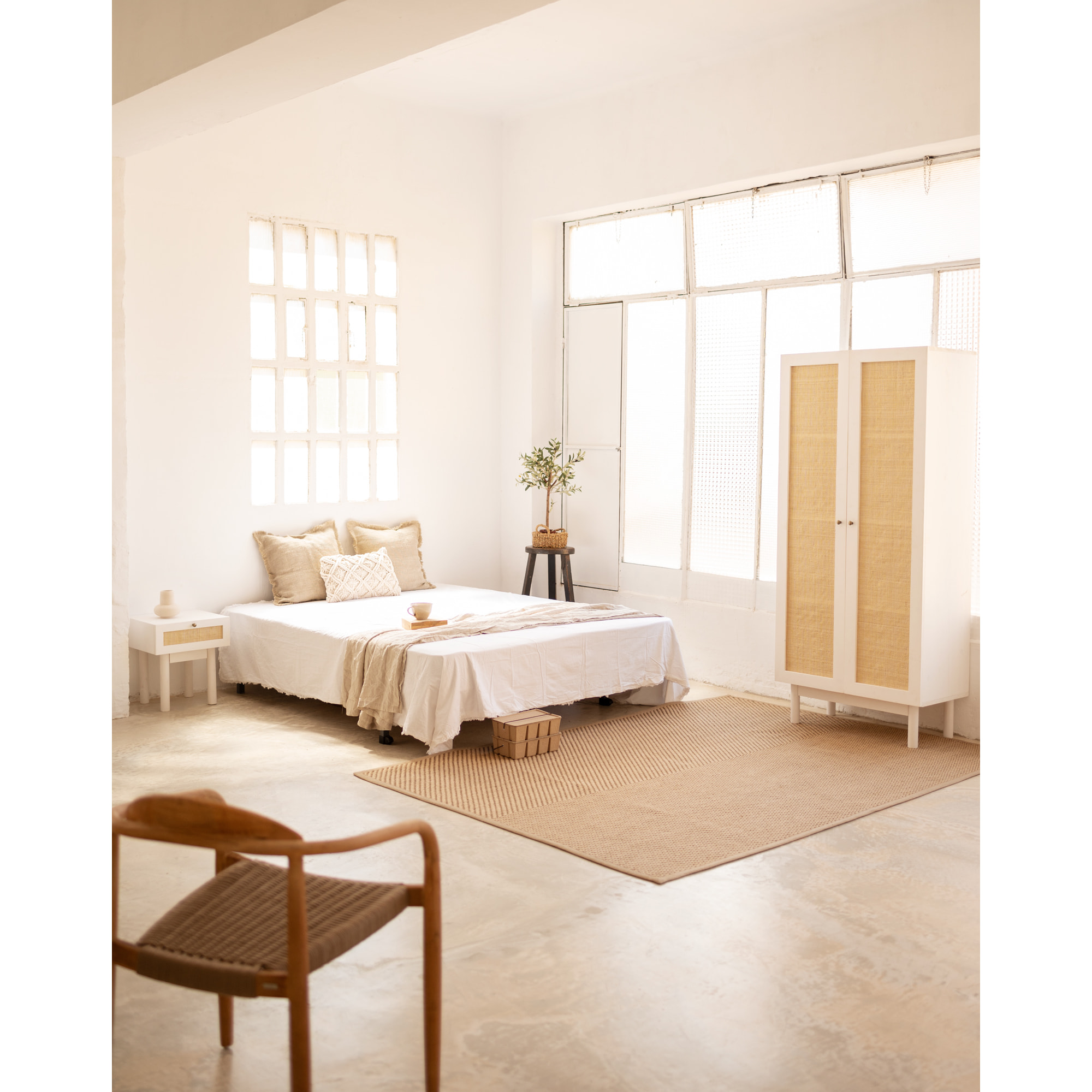 Armoire medulla en bois massif et rotin blanc 180x80cm Hauteur: 180 Longueur: 80 Largeur: 40