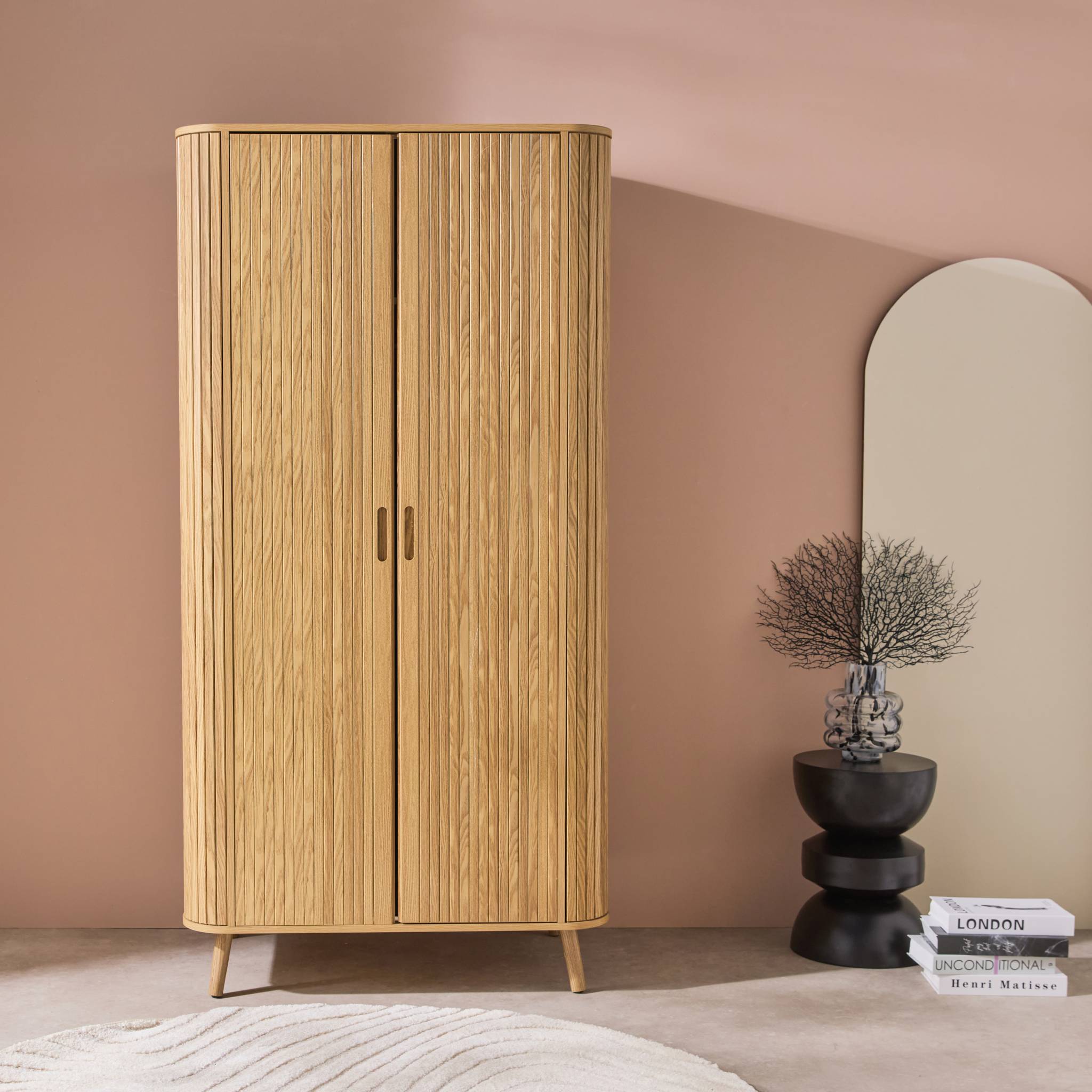 Armoire 2 portes effet bois rainuré avec étagère et penderie. L 90 x P 60 x H 180cm