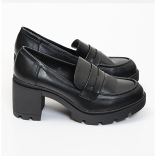 Mocassini in simil pelle con tacco comodo