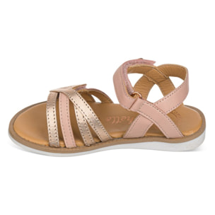 Sandalia en piel con velcro