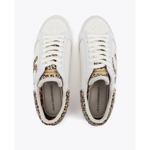 Scarpa sportiva con logo in tessuti abbinati e dettagli in pelle