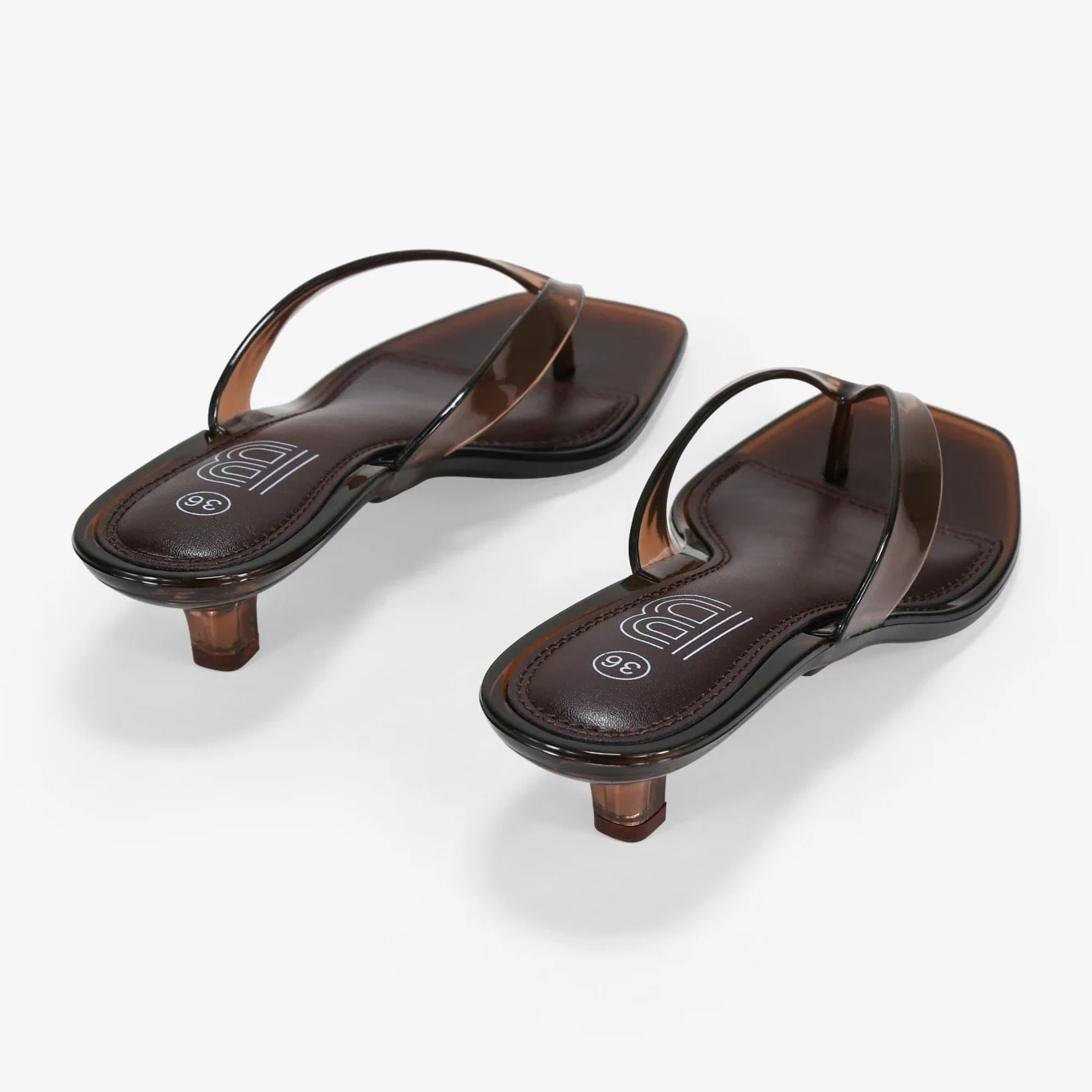 Sandalias de dedo marrón carey con tacón