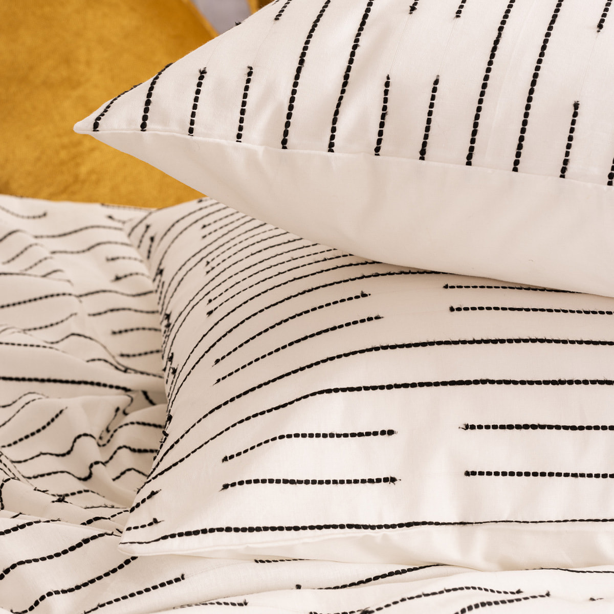 Parure de lit Kain coton blanc noir 260x240cm