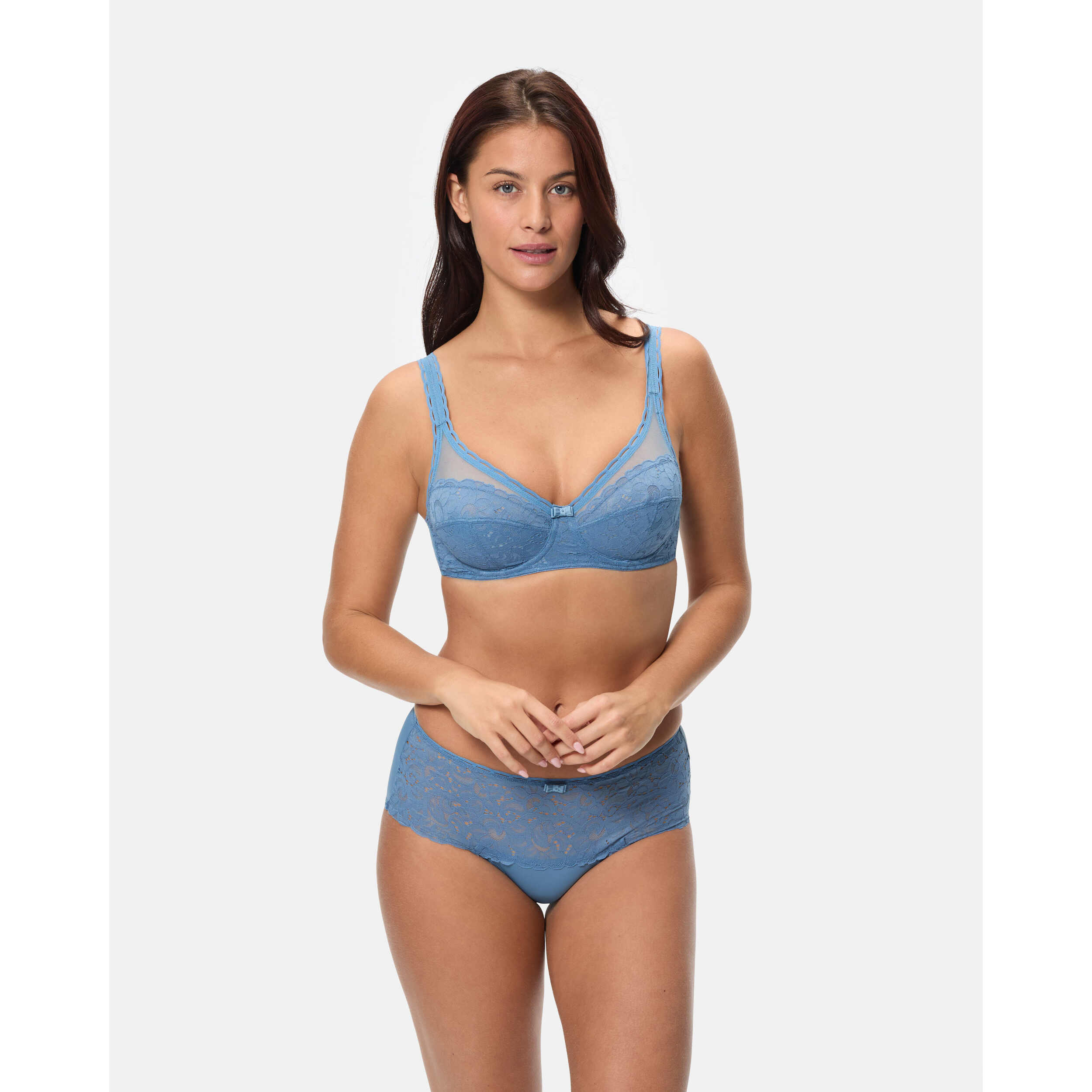 Sujetador con aros, de sujeción clásica con nuevo encaje floral, mate y femenino