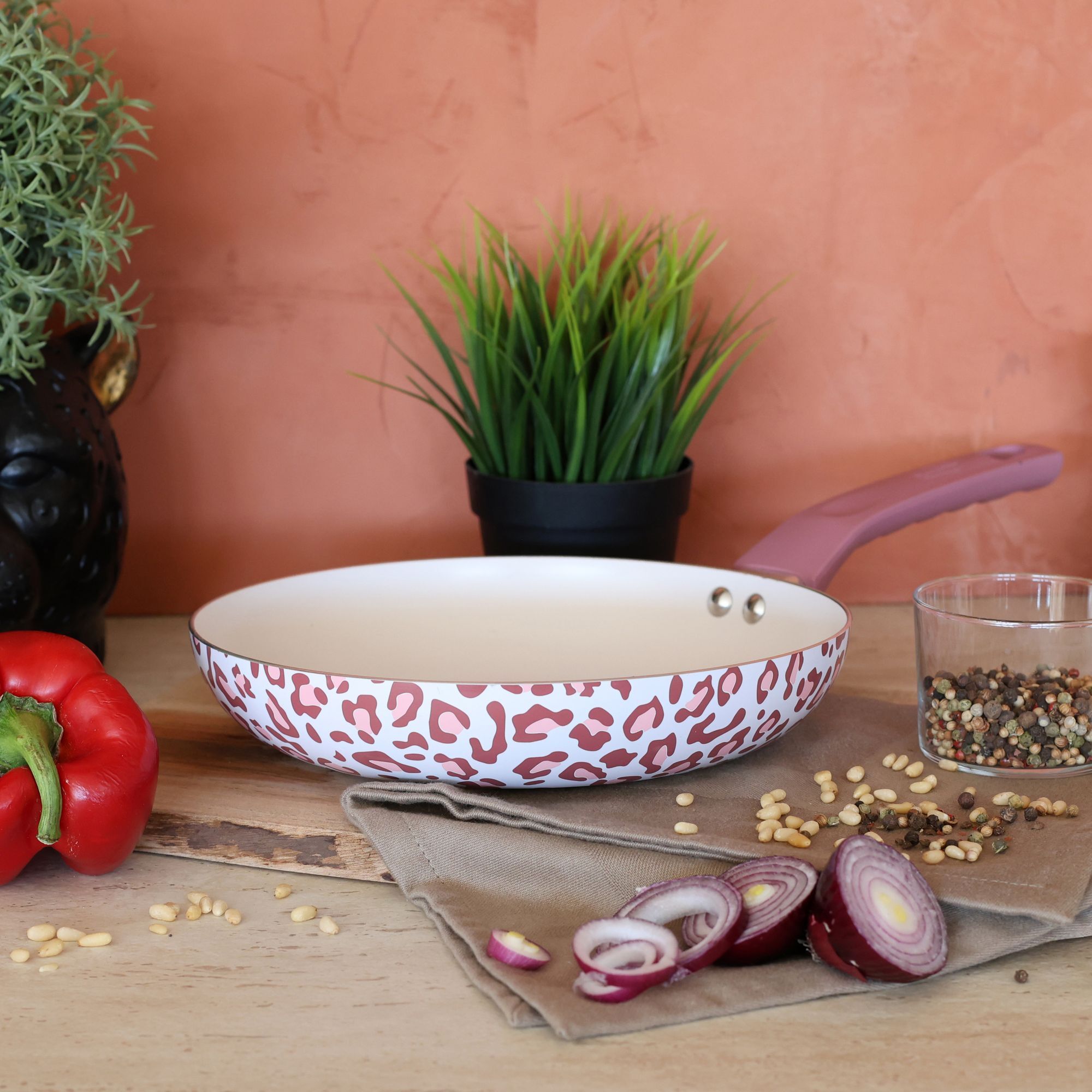 Poêle en aluminium recyclé 24cm léopard rose - tous feux LEOPARD