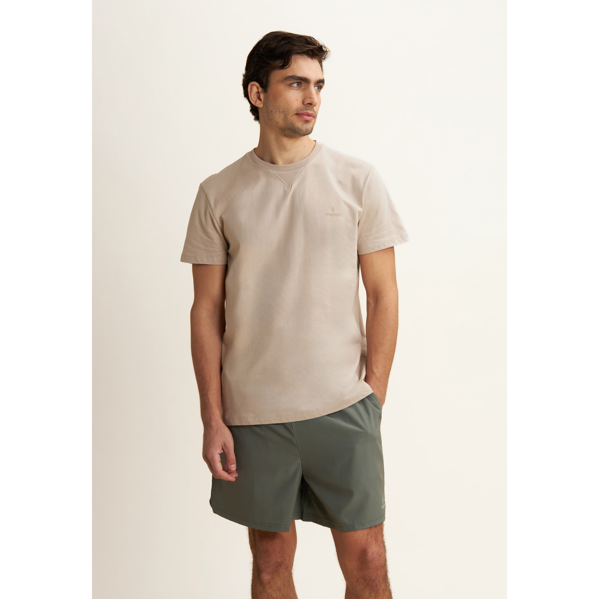 T-shirt Regular con Scollo girocollo e logo in tono colore