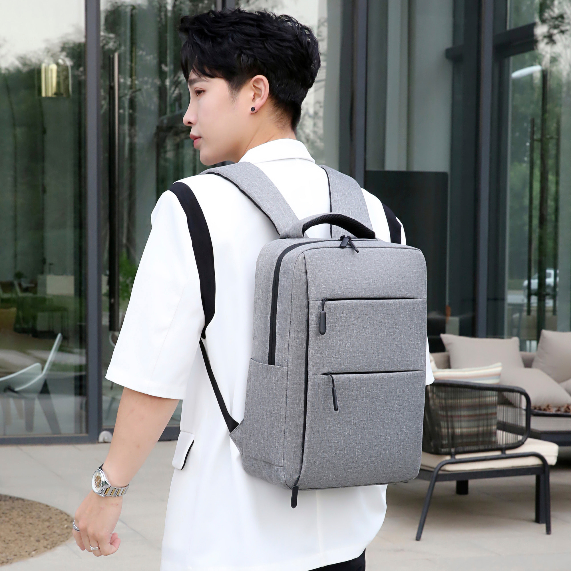 DAM Mochila para Laptop con interfaz de carga USB. 30x13x44 Cm. Color: Gris