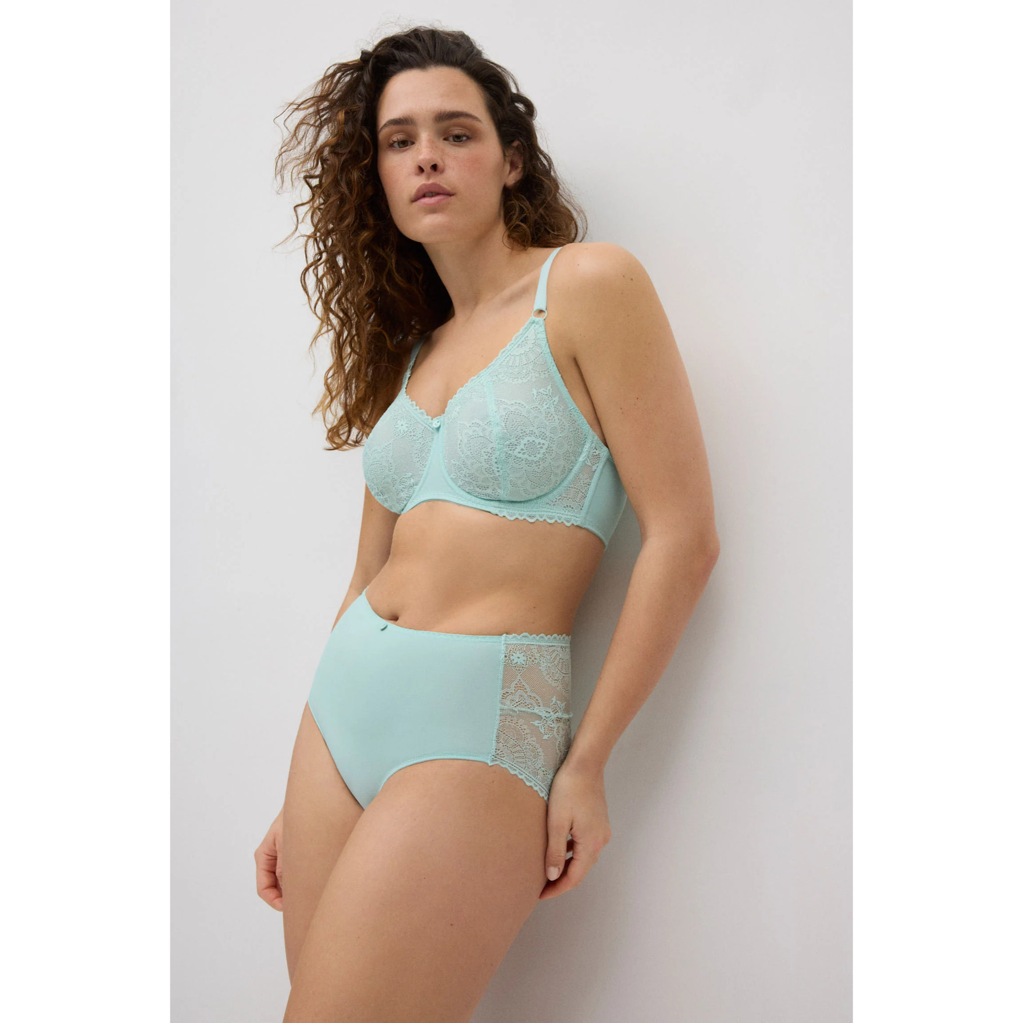 Slip neri a vita alta in pizzo floreale