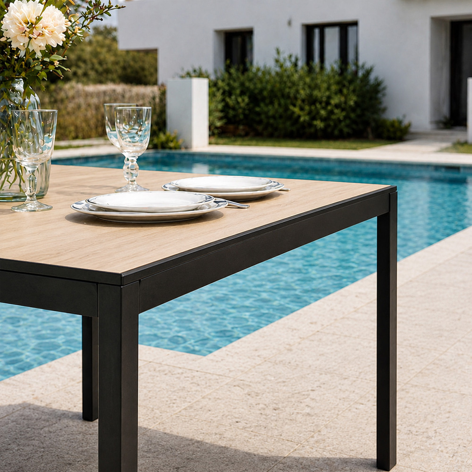 Table de jardin 240cm 10 personnes avec plateau en verre trempé effet bois NEWSTEAD