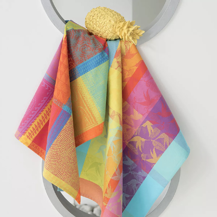 Torchon pur coton motif jacquard multicolore Mille colibris antilles