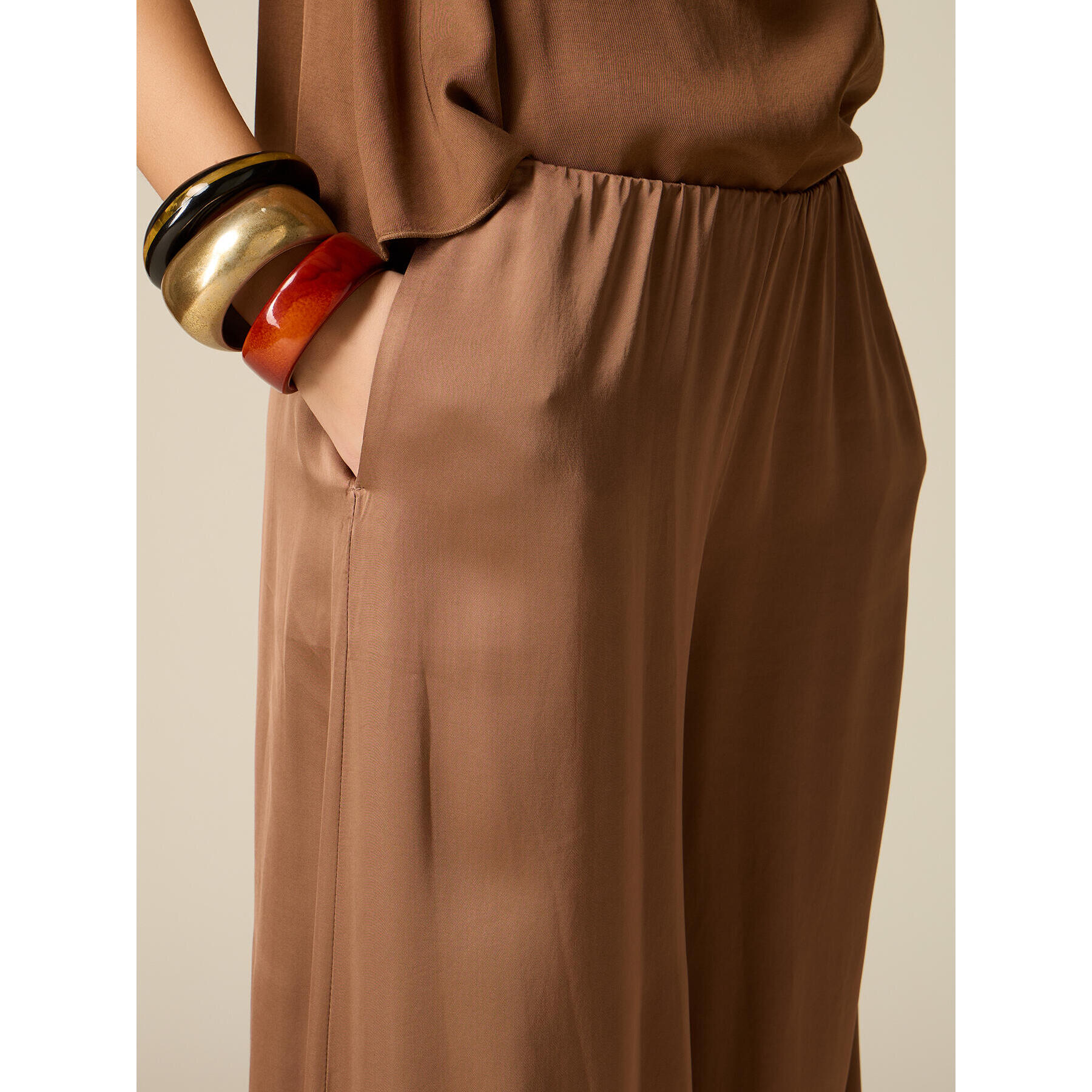 Oltre - Pantaloni palazzo in raso di viscosa - Marrone