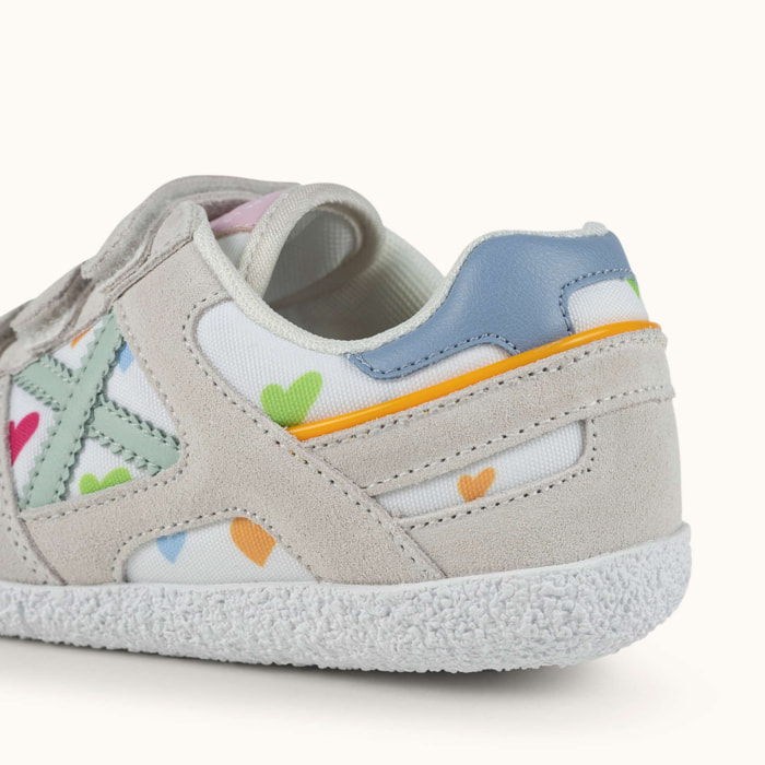 Zapatilla de infantil con Velcros y Estampado de Corazones Multicolores - MUNICH MINI GOAL 1627