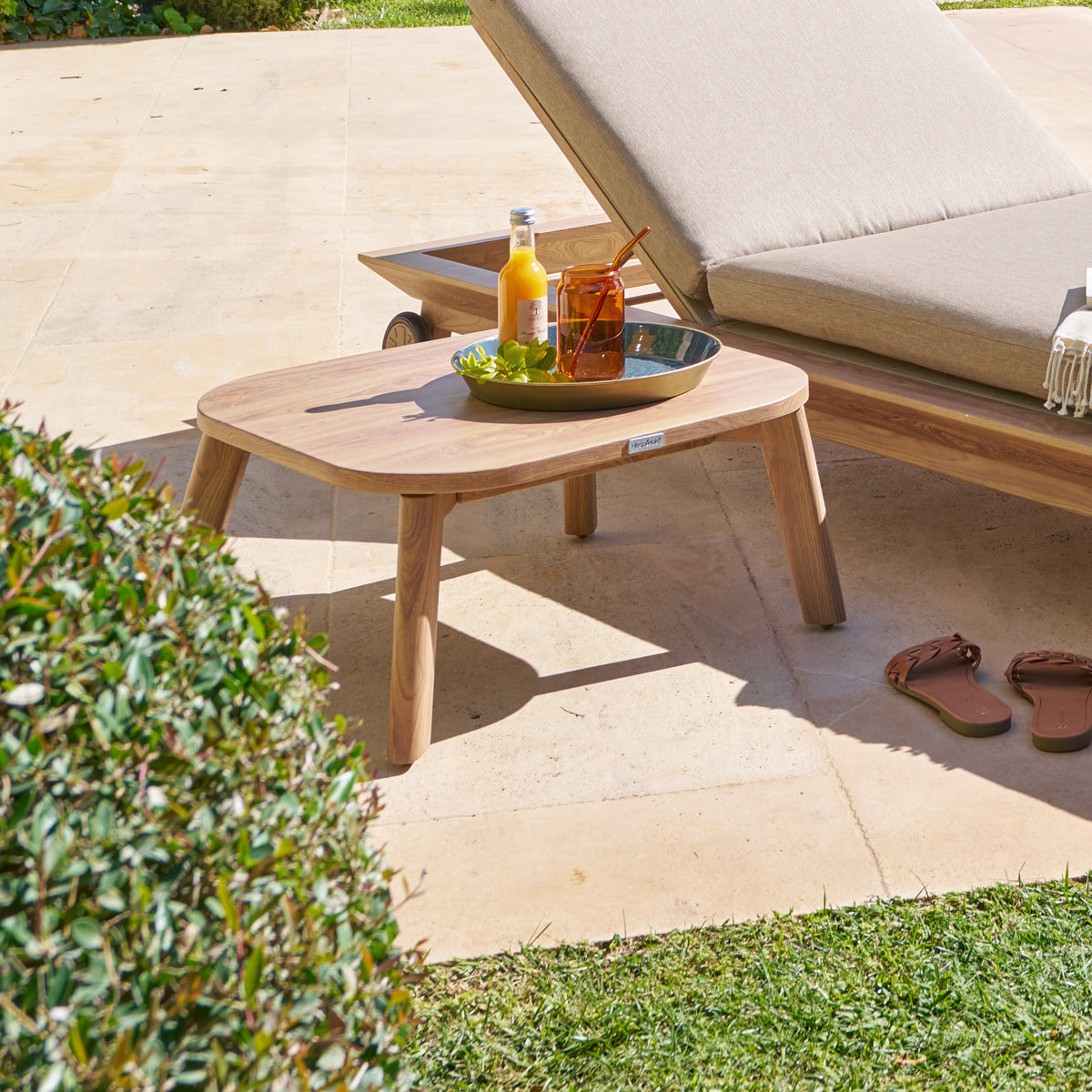 Table basse de jardin rectangulaire "Manissa" effet bois 60 x 55cm en aluminium