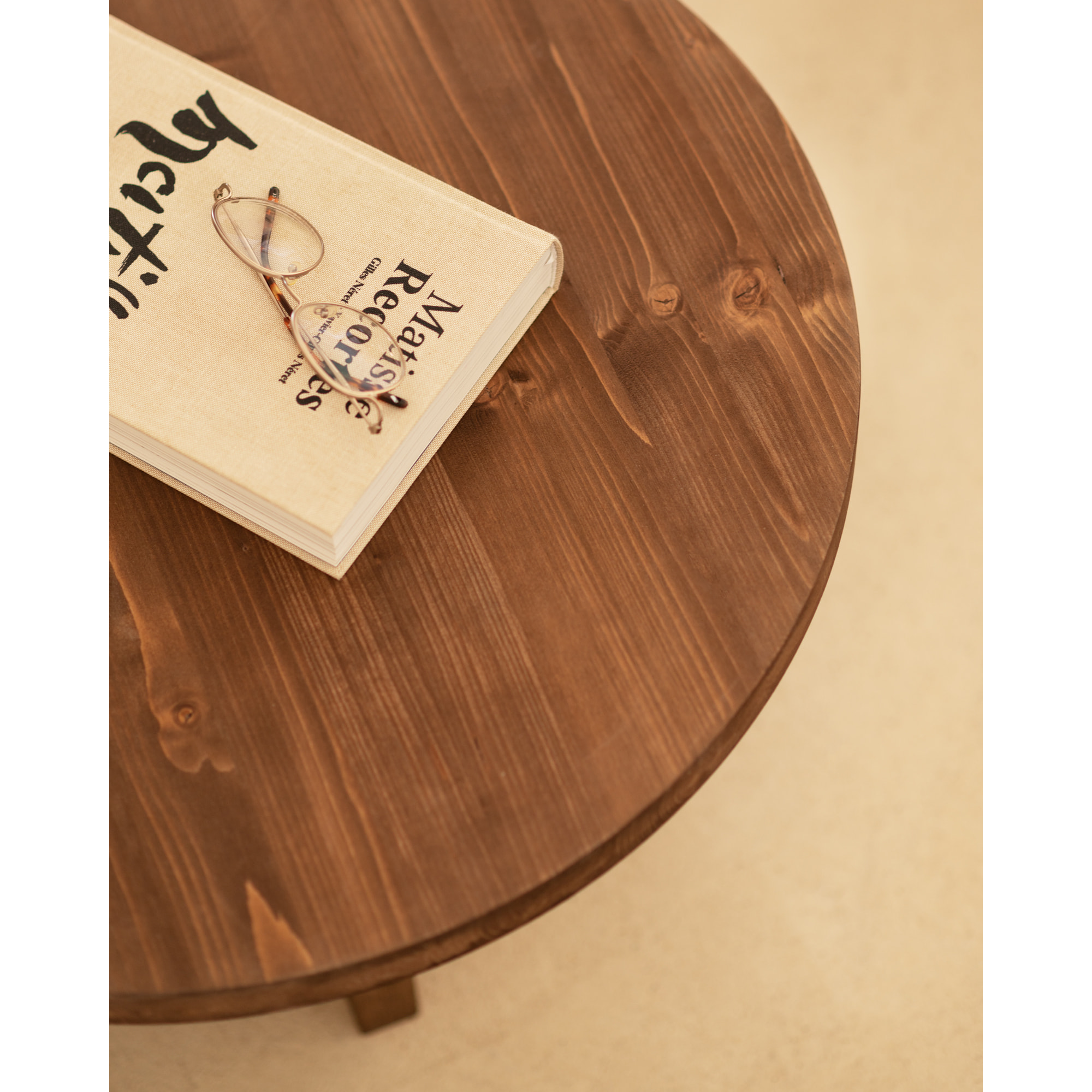 Pack de 2 tables basses rondes en bois massif ton noyer 80x80cm Hauteur: 30 Longueur: 80 Largeur: 80
